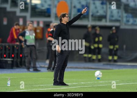 Rome, Italie. 04 mai 2026. Paolo Vanoli entraîneur principal d'ACF Fiorentina gestes pendant la série Serie A Enilive match entre AS Roma et ACF Fiorentina au Stadio Olimpico le 4 mai 2026 à Rome, Italie crédit : Giuseppe Maffia/Alamy Live News Banque D'Images