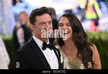 Hugh Jackman et Sutton Foster participant au Metropolitan Museum of Art costume Institute bénéficient du Gala 2026 à New York, États-Unis. Date de la photo : lundi 4 mai 2026. Banque D'Images