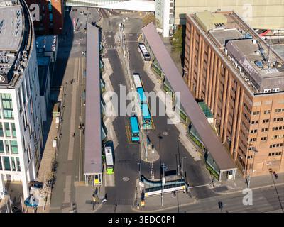 LIVERPOOL, MERSEYSIDE, ANGLETERRE - 19 AVRIL 2026 : vue aérienne de la gare routière principale et du centre de transport situé dans le quartier Liverpool ONE Banque D'Images