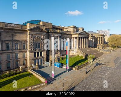 LIVERPOOL, MERSEYSIDE, ANGLETERRE - 19 AVRIL 2026 : bâtiments culturels sur William Brown Street, y compris le World Museum, la Bibliothèque centrale Banque D'Images