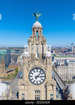 Liverpool, Merseyside, Royaume-Uni. 04.23.2026 image aérienne prise au printemps du Royal Liver Building, front de mer de Liverpool. 23 avril 2026 Banque D'Images