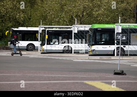 Grande gare routière de Lijn avec plusieurs plates-formes formant un centre de transport majeur Hoppin à Bruges. Bruges, Belgique 16 avril 2026 photo Werner Lerooy. Banque D'Images