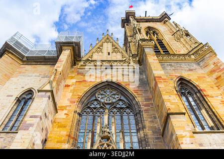 Façade et tour de l'église historique de la fabrique Martin à Colmar, France Banque D'Images