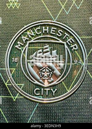 Écusson du club Manchester City sur le troisième maillot vert Banque D'Images