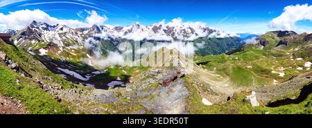 Vue panoramique sur la montagne depuis Grossglockner High Alpine Road dans les Alpes autrichiennes Banque D'Images