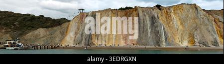 Vue panoramique sur les sables colorés à Alum Bay, sur l'île de White, Royaume-Uni Banque D'Images