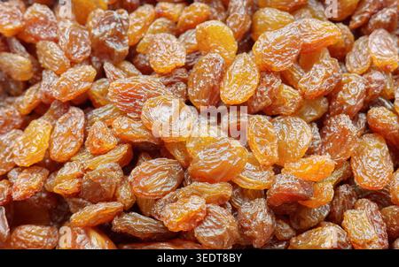 Gros plan photo de raisins secs biologiques. Banque D'Images