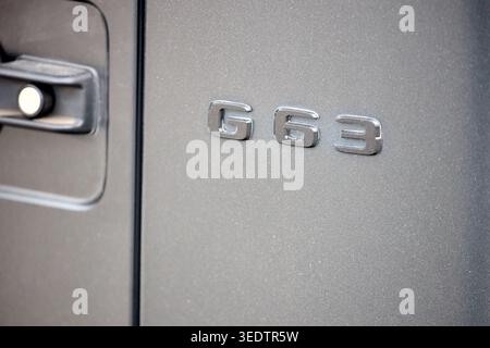 Minsk, Biélorussie - 17 mars 2026 : Mercedes-AMG G 63 Edition 1 dispose d'un V8 biturbo de 4.0L. Gros plan extérieur avec mise au point sélective gris mat d Banque D'Images