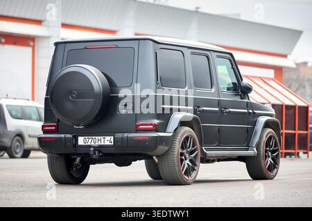Minsk, Biélorussie - 17 mars 2026 : Mercedes-AMG G 63 Edition 1 dispose d'un moteur V8 biturbo de 4,0 l de 585 ch. Finition Magno noir mat avec accents rouges Banque D'Images