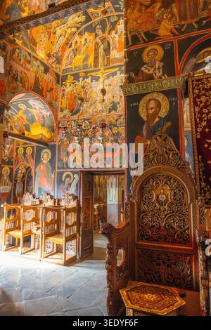 Météores, Kastraki, Thessalie, Grèce. 31 octobre 2023. Peintures murales dans le monastère de Varlaam sur les formations rocheuses des Météores. Banque D'Images
