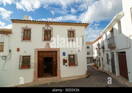 Les rues traditionnelles de la vieille ville d'Altea dans la province espagnole d'Alicante sur la Costa Blanca, Espagne. Banque D'Images