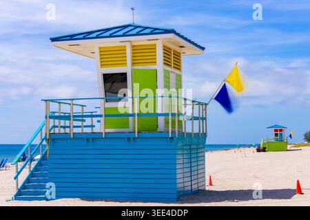 Photo longue exposition tour de sauveteur en bois sur Pompano Beach Floride Banque D'Images