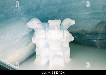 Sculptures de glace dans le Palais de glace de la gare de Jungfraujoch en Suisse Banque D'Images