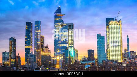 New York City Midtown Skyline vue panoramique de l'aube colorée, États-Unis d'Amérique Banque D'Images