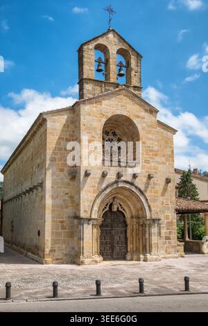 Église San Juan de Amandi à Villaviciosa Asturias Banque D'Images