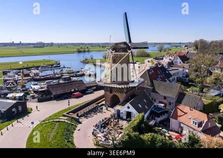 Gros plan par drone aérien de Molen Rijn en Lek, l'emblématique moulin à vent hollandais de Wijk bij Duurstede dans la province d'Utrecht. Construit en 1659 sur le c médiéval Banque D'Images