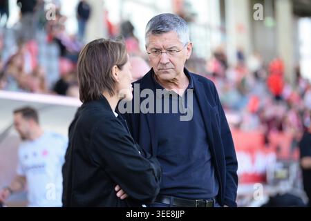 De gauche à droite : Président Herbert Hainer (Bayern), Bianca Rech (Directrice, femmes, Bayern) Munich, 09.05.2026, football, Google Pixel Frauen-Bundesliga [Bundesliga], FC Bayern Munich - Eintracht Francfort Banque D'Images