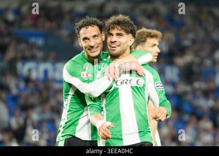 Antony du Real Betis et EZ ABDE du Real Betis en action lors du match de football de la Liga EA Sports J35 entre la Real Sociedad et le Real Betis à l'Estadio Anoeta le 9 mai 2026 à San Sebastian, Espagne. [SAINT-SÉBASTIEN, ESPAGNE - 9 MAI 2026] (photo de DUCINT Mickael) Banque D'Images