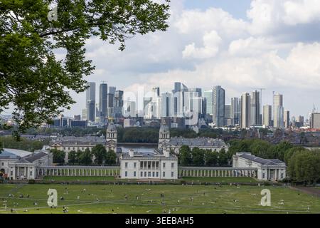 Vue sur les gratte-ciel de London Canary Wharf depuis Greenwich Park. Londres, Royaume-Uni, 19 mai 2024 Banque D'Images
