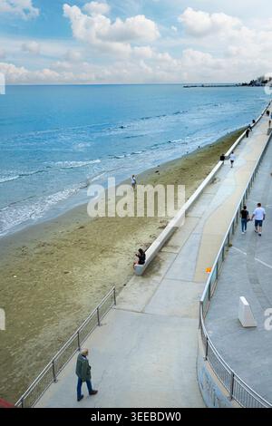 Larnaca, Chypre. 5 mai 2026. vue panoramique sur le front de mer dans le centre-ville Banque D'Images