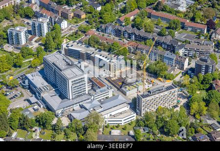 Luftbild, MarienHospital Herne - Klinik Mitte, Baustelle mit Baukran für Erweiterung, Stadtteil Herne-Süd, Herne, Ruhrgebiet, Rhénanie-du-Nord-Westphalie, Deutschland ACHTUNGxMINDESTHONORARx60xEURO *** vue aérienne, MarienHospital Herne Klinik Mitte, chantier avec grue de construction pour extension, quartier Herne Sud, Herne, région de la Ruhr, Rhénanie du Nord-Westphalie, Allemagne ATTENTIONxMINDESTHONORARx60xEURO Banque D'Images