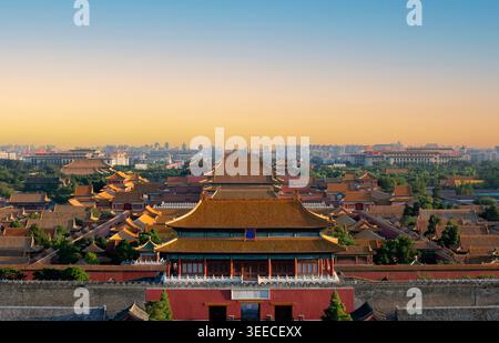 La Cité interdite place impériale à Pékin Chine vue de dessus au crépuscule Banque D'Images