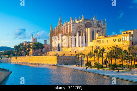 Cathédrale Santa Maria de Palma et Parc del Mar, Majorque, Espagne Banque D'Images