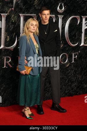 Rose Gray et Harris Dickinson assistent à la première européenne de Maleficent Mistress of Evil au BFI IMAX à Waterloo, Londres, Royaume-Uni, le 9 octobre 20 Banque D'Images