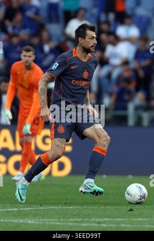 Francesco Acerbi (Defender) du FC Internazionale vu en action lors du match de football italien Serie A Enilive 2025-2026 entre le SS Lazio et l'Inter Banque D'Images