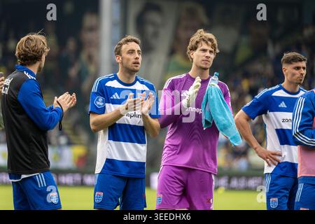 Sittard, pays-Bas. 10 mai 2026. SITTARD, 10-05-2026, Fortuna Sittard Stadium, saison 2025/2026, football néerlandais Eredivisie, match entre Fortuna Sittard et Pec Zwolle, photo montre les joueurs Pec après le match Fortuna Sittard - Pec Zwolle (3-2) crédit : Pro Shots/Alamy Live News Banque D'Images