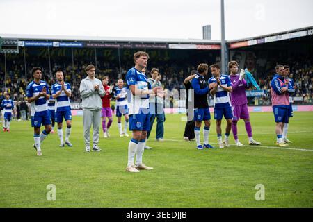 Sittard, pays-Bas. 10 mai 2026. SITTARD, 10-05-2026, Fortuna Sittard Stadium, saison 2025/2026, football néerlandais Eredivisie, match entre Fortuna Sittard et Pec Zwolle, photo montre les joueurs Pec après le match Fortuna Sittard - Pec Zwolle (3-2) crédit : Pro Shots/Alamy Live News Banque D'Images
