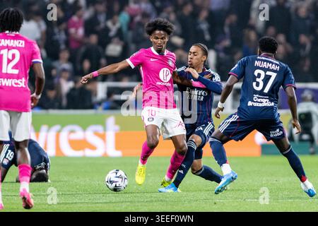Toulouse, France. 10 mai 2026. Yann Gboho de Toulouse lors du match de football de Ligue 1 entre Toulouse FC et l'Olympique Lyonnais le 10 mai 2026 au stade de Toulouse, France - photo Nathan Barange/DPPI crédit : DPPI Media/Alamy Live News Banque D'Images