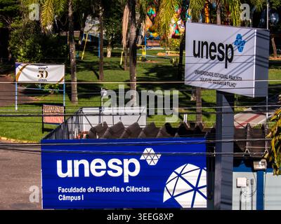 Marilia, SP, Brésil, 4 mai 2026. Vue extérieure de l'entrée de l'Université d'État de Sao Paulo (UNESP) à Marilia, Brésil. L'image met en évidence th Banque D'Images