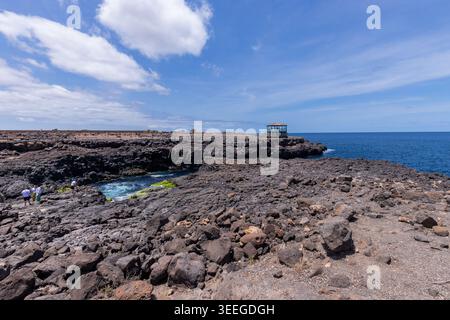 La baie protégée de Buracona est une petite ara au nord-ouest de l'île de Sal, au Cap-Vert. En cet endroit, vous voyez l'œil bleu célèbre qui est une basa Banque D'Images