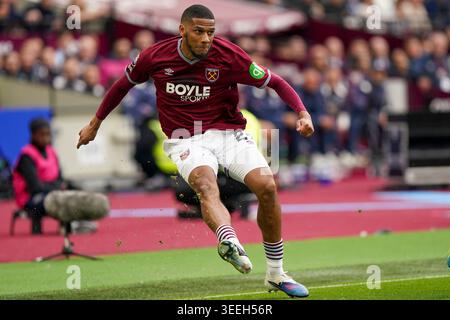 Le défenseur de West Ham United Jean-clair Todibo (25) lors du match de West Ham United contre Arsenal premier League au London Stadium, Londres, Angleterre, le 10 mai 2026 crédit : Robbie Hoad/Every second Media Banque D'Images