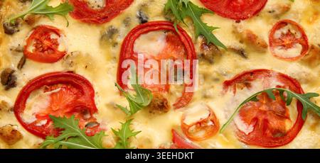 Texture de délicieuse tarte aux légumes comme fond, gros plan Banque D'Images