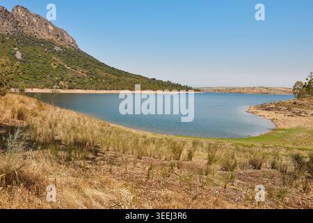 Paysage idyllique de lac en forme de coeur à Badajoz. Estrémadure, Espagne Banque D'Images