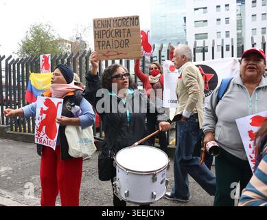 MANIFESTATION CONTRE LÉNINE MORENO À L'AUDIENCE SINOHIDRO Quito, lundi 11 mai 2026 des groupes sociaux manifestent devant la Cour nationale de justice lors de l'AUDIENCE de l'ancien président de la République Lenin Moreno, son épouse Rocio Gonzalez, dans l'affaire Sinohidro photos API Rolando Enriquez Quito Pichincha Equateur CLJ PROTESTER CONTRE LÉNINE MORENO À L'AUDIENCE SINOHIDRO f2d27e46ca716ad7f884cd3b5084cd3b0fe0b Copyright Banque D'Images