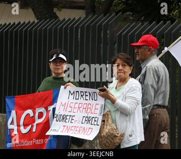 MANIFESTATION CONTRE LÉNINE MORENO À L'AUDIENCE SINOHIDRO Quito, lundi 11 mai 2026 des groupes sociaux protestent devant la Cour nationale de justice lors de l'AUDIENCE de l'ancien Président de la République Lénine Moreno, son épouse Rocio Gonzalez, dans l'affaire Sinohidro photos API Rolando Enriquez Quito Pichincha Equateur CLJ PROTESTER CONTRE LÉNINE MORENO À L'AUDIENCE SINOHIDRO 8a4e7375cc927927984e16fa21e16fa21ERIEXENZERIEX Copyright Banque D'Images