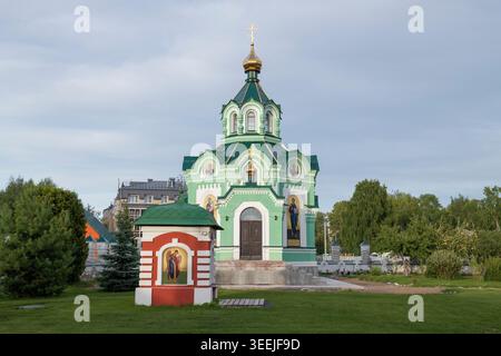 KIROV, RUSSIE - 18 AOÛT 2025 : une vue de l'église Alexander Nevsky dans le monastère Trinity Alexander Nevsky un jour d'août. Kirov (Vyatka) Banque D'Images