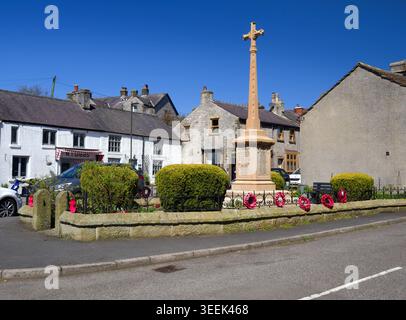 Royaume-Uni, Derbyshire, Peak District, Tideswell, War Memorial. Banque D'Images