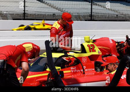 Indianapolis, États-Unis. 12 mai 2026. David Malukus (12 ans), pilote NTT IndyCar, s'entraîne pour l'Indy 500, le lundi 12 mai 2026 à l'Indianapolis Motor Speedway à Indianapolis, Indiana. L'entraînement pour la course fait partie du calendrier menant à l'Indianapolis 500. (Photo de Jeremy Hogan/Sipa USA) crédit : Sipa USA/Alamy Live News Banque D'Images