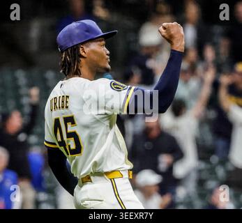 Milwaukee, États-Unis. 12 mai 2026. Le lanceur de clôture des Milwaukee Brewers Abner Uribe réagit après la finale de la neuvième manche du match MLB entre les Padres de San Diego et les Brewers de Milwaukee à American Family Field à Milwaukee, Wisconsin, le mardi 12 mai 2026. Les Brewers battent les Padres 6-4. Photo de Tannen Maury/UPI crédit : UPI/Alamy Live News Banque D'Images