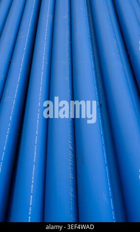 Tuyaux PE bleus pour l'approvisionnement en eau potable, eau potable Banque D'Images