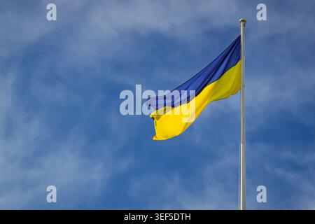 Le drapeau ukrainien flotte à Londres, au Royaume-Uni Banque D'Images