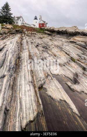 Small Puddle Below Pemaquid point Lighthouse - Bristol, Maine, États-Unis Banque D'Images