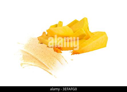 Frottis de texture de gommage pour le corps de citrouille jaune isolé. Écouvillon cosmétique pour le visage crémeux, maculage de masque au sucre de melon corné de soin de la peau, gel de gommage aux fruits pour le pelage Banque D'Images