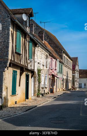 Explorez des maisons à colombages dans le site historique de Provins France, mettant en valeur l'architecture et le patrimoine traditionnels Banque D'Images