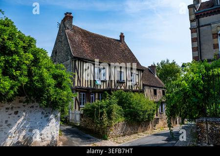 Maison historique à colombages à Provins présentant l'architecture traditionnelle et l'artisanat Banque D'Images