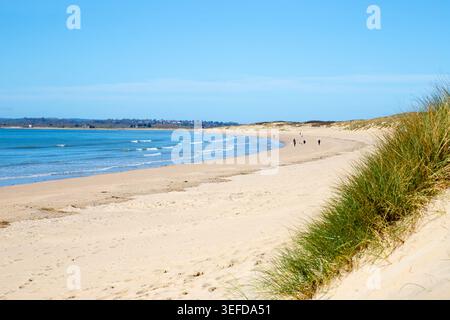 La vaste plage de sable de Camber Sands, East Sussex, Angleterre Banque D'Images
